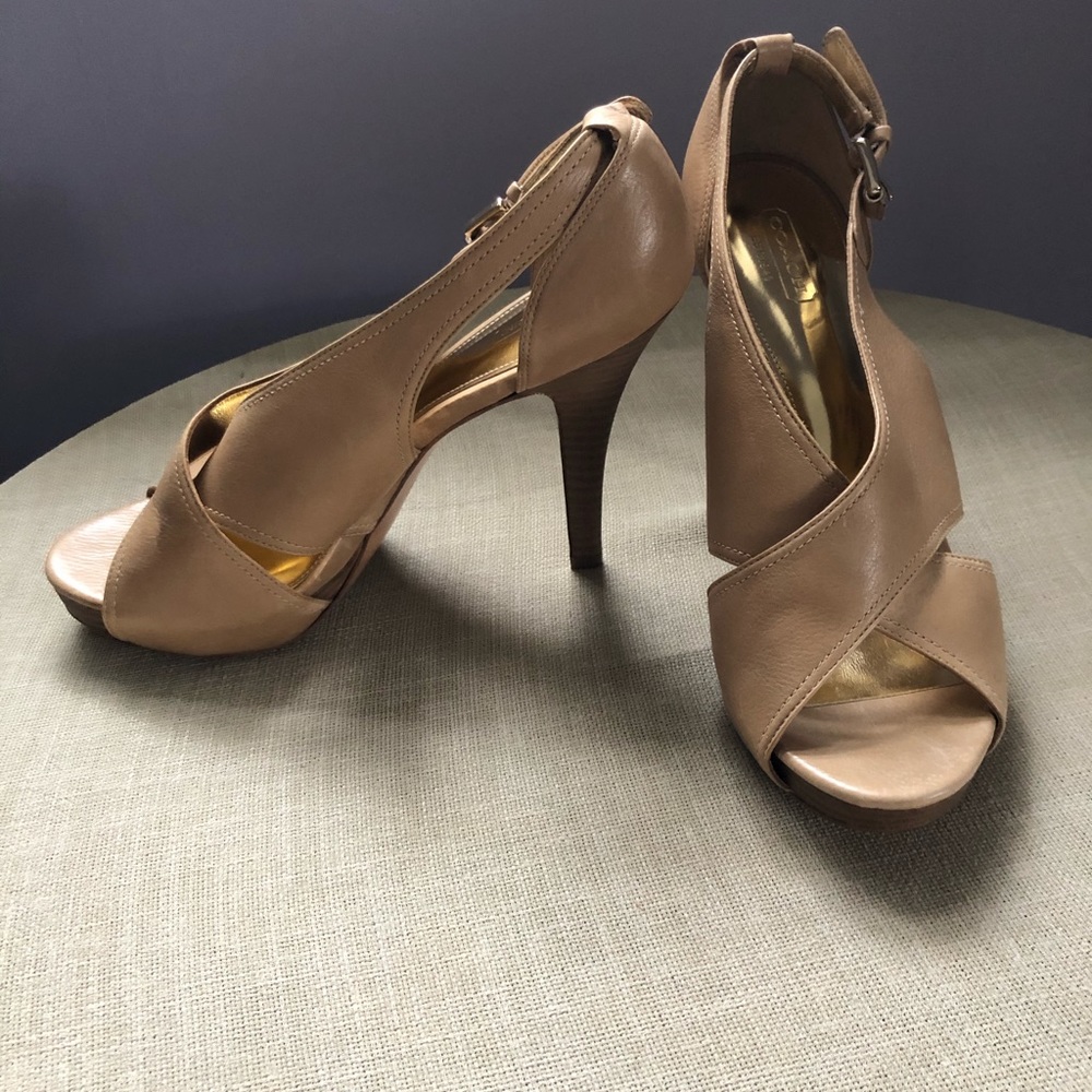 Adelle Crisscross Coach Heels! 🤎🤎